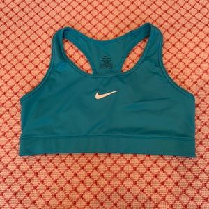 New nike sports bra size medium
